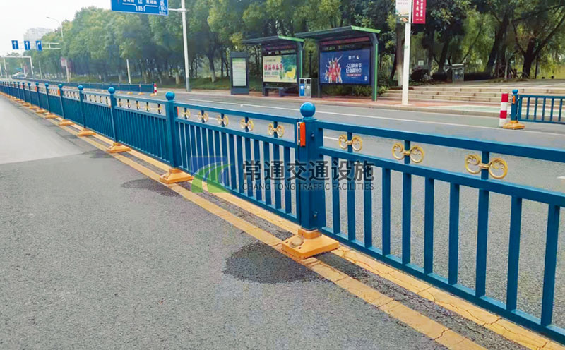 南京藏青色帶裝飾環(huán)道路中心隔離護(hù)欄