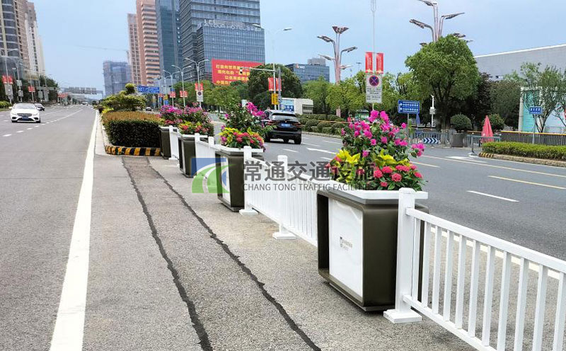 市政道路中心花箱隔離護(hù)欄